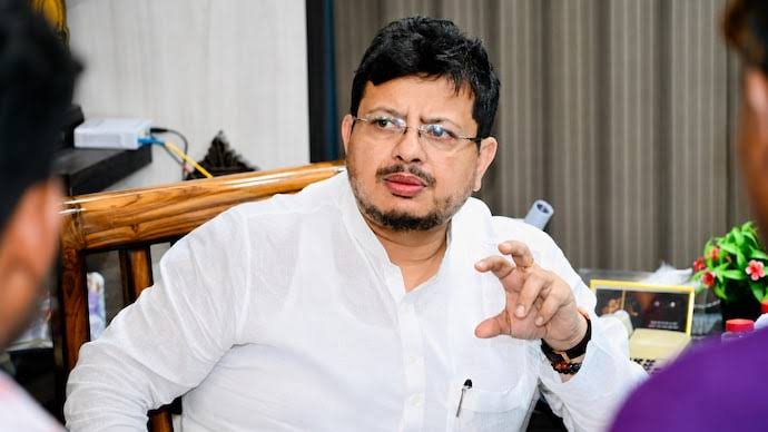 আদালতের অন্তর্বর্তী নির্দেশকে হাতিয়ার করে ‘আসল তৃণমূল’ দাবি ঋতব্রতের