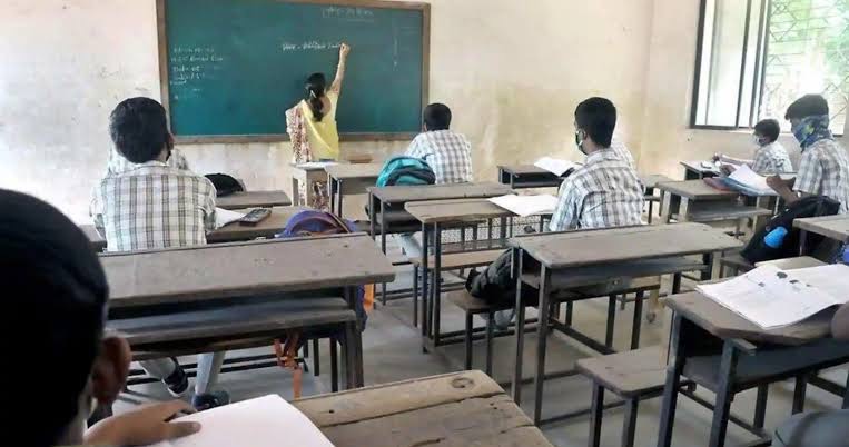 স্কুলে তামাকবিরোধী কড়া অভিযান, ছ’মাস অন্তর অডিট ও পড়ুয়াদের কাউন্সেলিং বাধ্যতামূলক পশ্চিমবঙ্গে