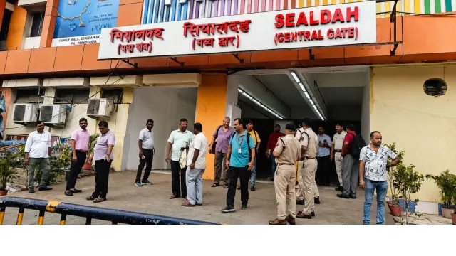 শিয়ালদহ স্টেশনে দূরপাল্লার যাত্রীদের জন্য আলাদা প্রবেশ ও প্রস্থানের ব্যবস্থা, সরাসরি অ্যাপ-ক্যাব ধরার সুবিধা