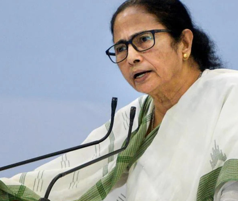 ছাত্র আন্দোলনের পাশে মমতা, বিজেপি ও ‘বিদ্রোহী’ শিবিরকে একসঙ্গে নিশানা