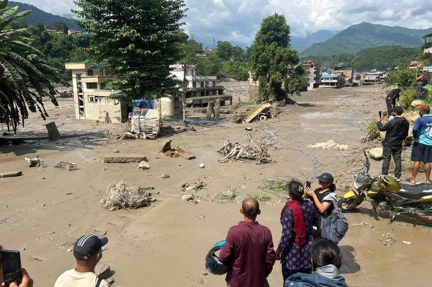 হড়পা বানে বিপর্যস্ত নেপাল, খোঁজ নেই ২৯০ ভারতীয়র