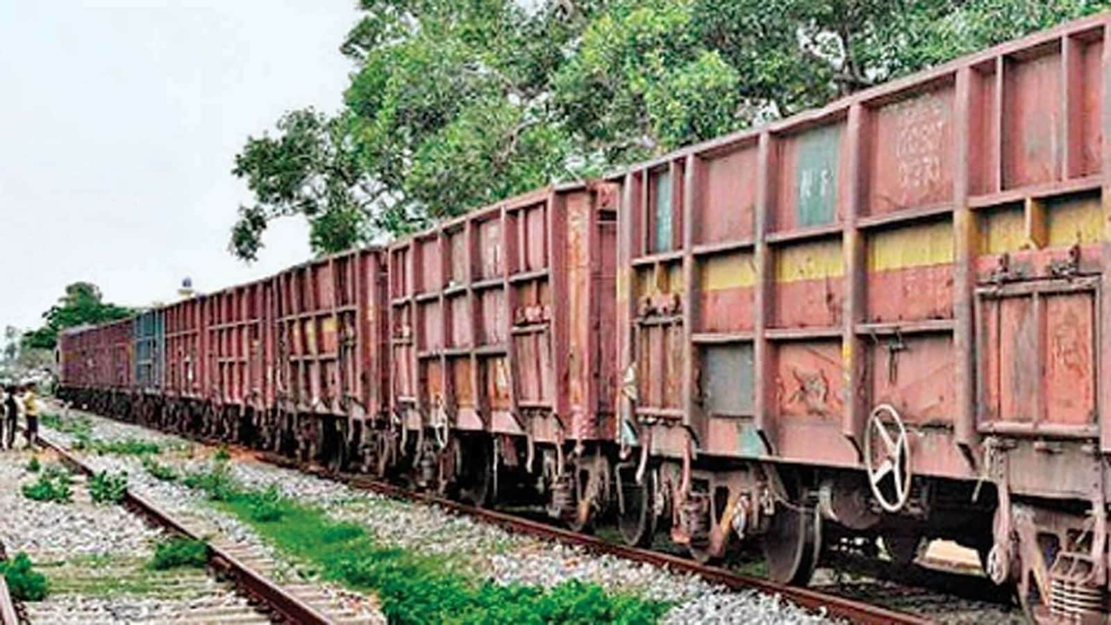 ২,৮৪৩ কিলোমিটার পথে চারশোর বেশি মালগাড়ি, সময়-খরচ কমাচ্ছে পৃথক রেল করিডর