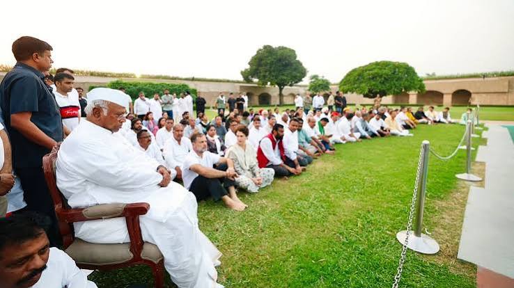 তৃতীয় দিনে রাজঘাটে ‘ইন্ডিয়া’র প্রতিবাদ, পরবর্তী লক্ষ্য রাষ্ট্রপতি ভবন