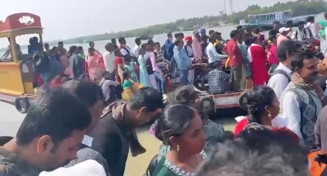 প্রশাসনের গাফিলতি, সুন্দরবনবাসীর চরম ভোগান্তি