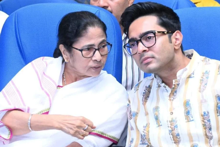 দল না ভাইপো: মমতা বন্দ্যোপাধ্যায়ের সবচেয়ে ব্যয়বহুল রাজনৈতিক সিদ্ধান্ত?