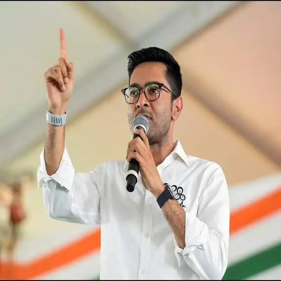 ভোররাতে অভিষেকের বাড়িতে পুলিশ, ঘটনাস্থলে স্বয়ং মমতাও