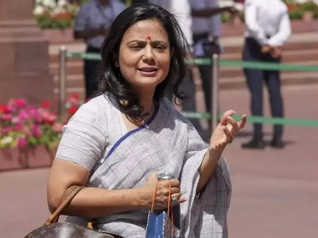 ‘যারা চলে যাচ্ছে, তারা বোঝা ছিল’ — তৃণমূলে ভাঙনের মাঝেই মহুয়ার ‘শুদ্ধিকরণ’ তত্ত্ব