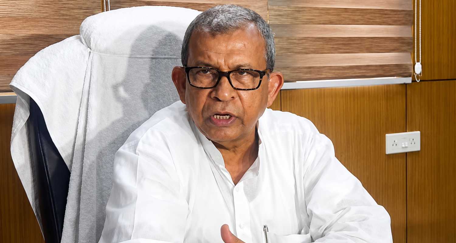 চাকরির নামে ৫ লক্ষ টাকা নেওয়ার অভিযোগ, কাঠগড়ায় প্রাক্তন মন্ত্রী