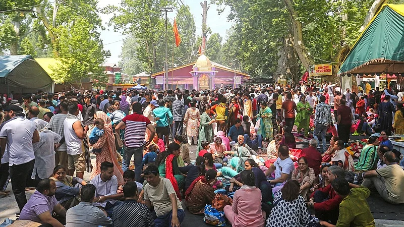 ২৯ বছরের ক্ষত মুছে ফের মিলনের বার্তা