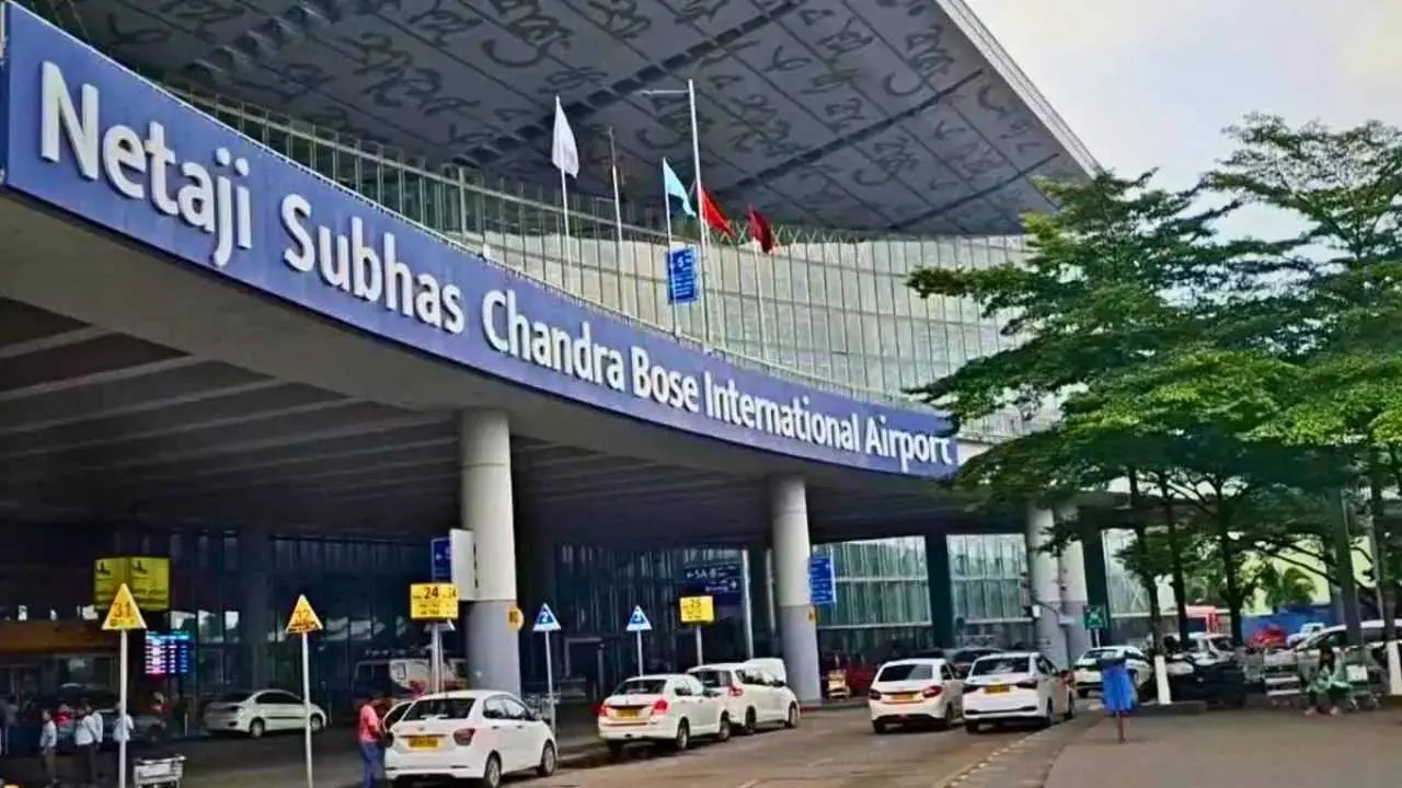 kolkata airport under bomb threat